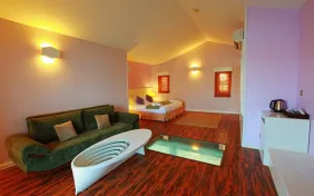 اتاق دو تخته رو به ترنج (اقامت هافبرد)