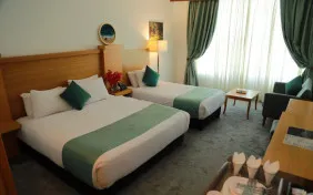 اتاق سه تخته رو به جزیره (اقامت با صبحانه)