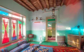 اتاق چهار نفره کفخواب (اقامت با صبحانه)