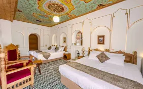 چهار تخته طاق بهشت (شاه نشین هفت دری) (اقامت با صبحانه)