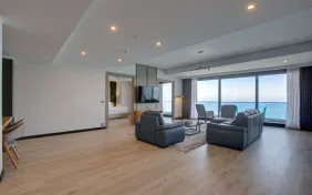 رویال سوییت دیلاکس دونفره طبقات 19 تا 20 (اقامت باصبحانه)