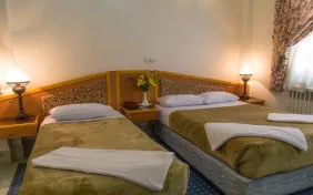 اتاق سه تخته (اقامت با صبحانه)