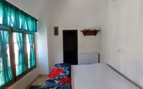 اتاق دو تخته رازیانه سرویس داخل اتاق (اقامت با صبحانه)