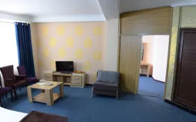 سوئیت یک خوابه چهار نفره A (اقامت با صبحانه)