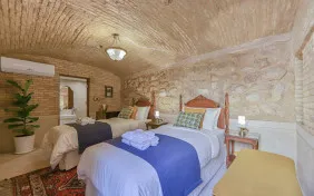 اتاق دوتخته توئین نبات (اقامت باصبحانه)