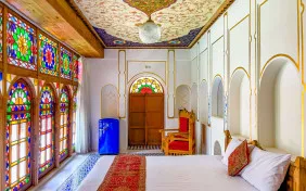 سه تخته مینا (شاه نشین پنج دری) (اقامت با صبحانه)