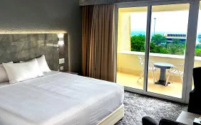 اتاق دوتخته رویال (رو به دریا) (اقامت با صبحانه)