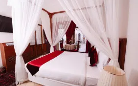 اتاق دو تخته دبل دلوکس 106(هفت پله به ست بالا) (اقامت با صبحانه)