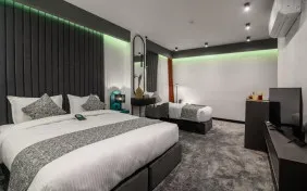 اتاق سه تخته تریپل پنجره روبه پاسیو (اقامت با صبحانه)