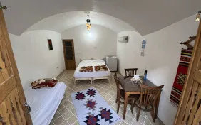 اتاق سه تخته شیرین بیان (اقامت با صبحانه)