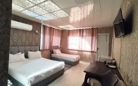 اتاق سه تخته( دبل و سینگل ) (اقامت با صبحانه)