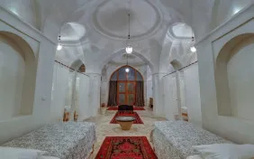 سوئیت شش نفره ویژه خزینه دار فاز یک (اقامت با صبحانه)