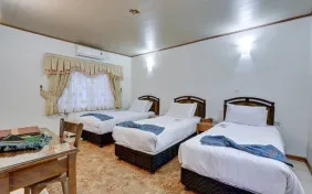 سوئیت دو خوابه چهار نفره داخل محوطه (اقامت با صبحانه)