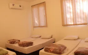 اتاق شش تخته (اقامت با صبحانه)