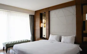 سوئیت جونیور چهار تخته غربی رو به جنگل (اقامت با صبحانه)