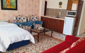 سوئیت دو خوابه هفت نفره رویال(پنج تخت+کاناپه) (اقامت با صبحانه)