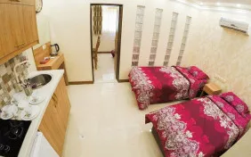 اتاق دو تخته توئین با آشپزخانه (اقامت با صبحانه)