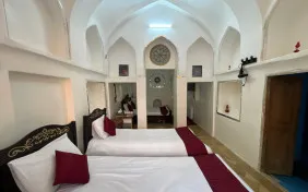 اتاق چهارتخته وزیر vip(با نمای قاجاری ) (اقامت با صبحانه)