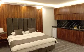 سوئیت سه تخته (اقامت با صبحانه)