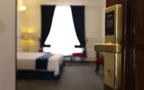 اتاق دو تخته دبل رو به باغ