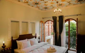 اتاق دوتخته داچی (اقامت با صبحانه)