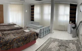 اتاق سه تخته ( فاقد سرویس بهداشتی اختصاصی ) (اقامت بدون صبحانه)