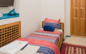 اتاق یک تخته گلبان (اقامت با صبحانه)