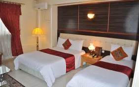 اتاق سه تخته (اقامت با صبحانه)