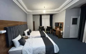 اتاق سه تخته ( دبل + سینگل )دید به دریا (اقامت با صبحانه)