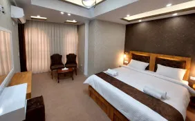 اتاق یک تخته کینگ (اقامت باصبحانه)