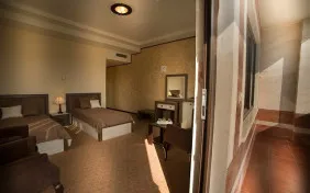 سوئیت سه نفره (اقامت با صبحانه)