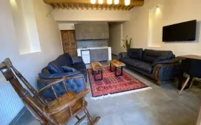 سوئیت یکخوابه دوتخته جکوزی وتراس دار ماه (اقامت با صبحانه)