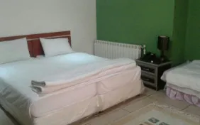 اتاق سه تخته (اقامت با صبحانه)