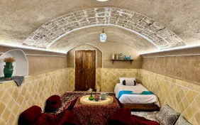 اتاق چهار تخته خاتون(سرویس بهداشتی اختصاصی خارج از اتاق ) (اقامت با صبحانه)