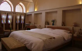 اتاق دوتخته دبل آشیانه مینا (اقامت با صبحانه)