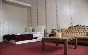 سوئیت چهار نفره (اقامت با صبحانه)