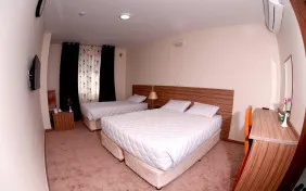 اتاق سه تخته (اقامت با صبحانه)