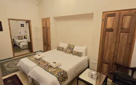 چهار تخته شاه نشین (اقامت با صبحانه)