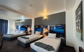 اتاق چهار تخته لوکس (اقامت با صبحانه)