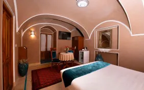 اتاق دو تخته دبل نرمال 107(پنج پله به سمت پایین کاهگلی) (اقامت با صبحانه)