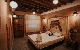 اتاق سنتي ويژه سه تخته (کاکله) (اقامت با صبحانه)