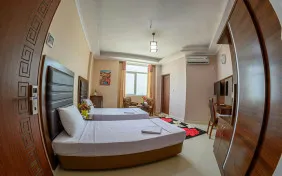 سه تختهA (رو به دریا) (اقامت با صبحانه)