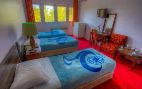 اتاق سه تخته (اقامت با صبحانه)