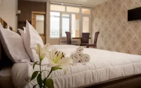 کانکت شش نفره (اقامت با صبحانه)