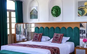 سوئیت دونفره سوپر دلوکس رایکا(دارای تراس،ویومحوطه) (اقامت با صبحانه)