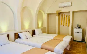 اتاق گوشه (اقامت با صبحانه)