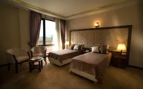 اتاق دو تخته توئین با جکوزی (اقامت با صبحانه)