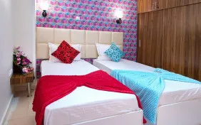 سوئیت دوتخته توئین لوکس (اقامت با صبحانه)