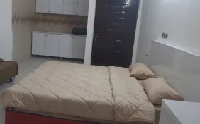 سوئیت دو تخته با آشپزخانه (اقامت با صبحانه)