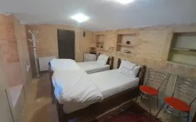 اتاق دوتخته مستردار (اقامت باصبحانه)